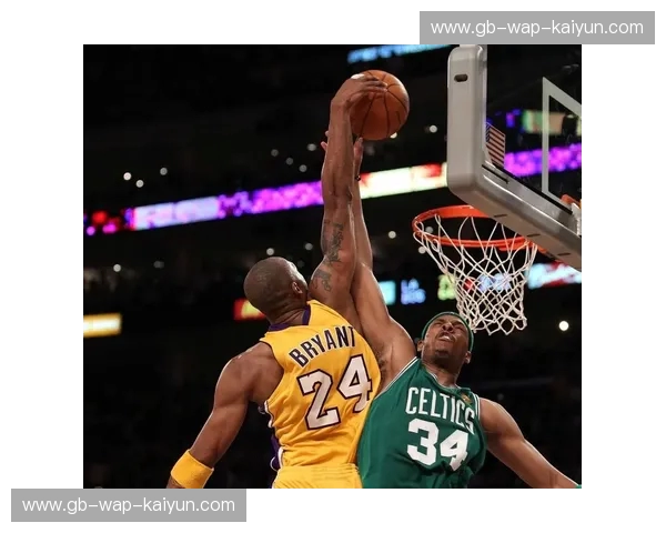 紫金孤傲对决绿军铁血：科比与皮尔斯，那场关于尊严与王座的十年终极博弈